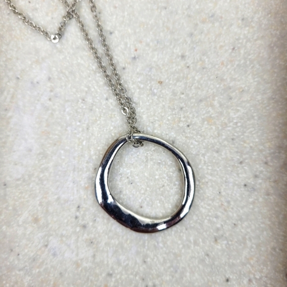 Jewelry - Silver chain necklace artsy contemporary removable "O" pendant with extender